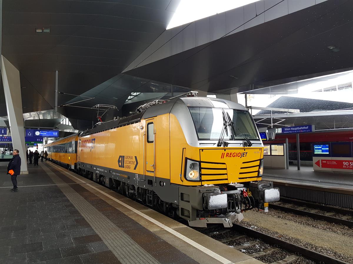 RegioJet-Garnitur am Hauptbahnhof Wien