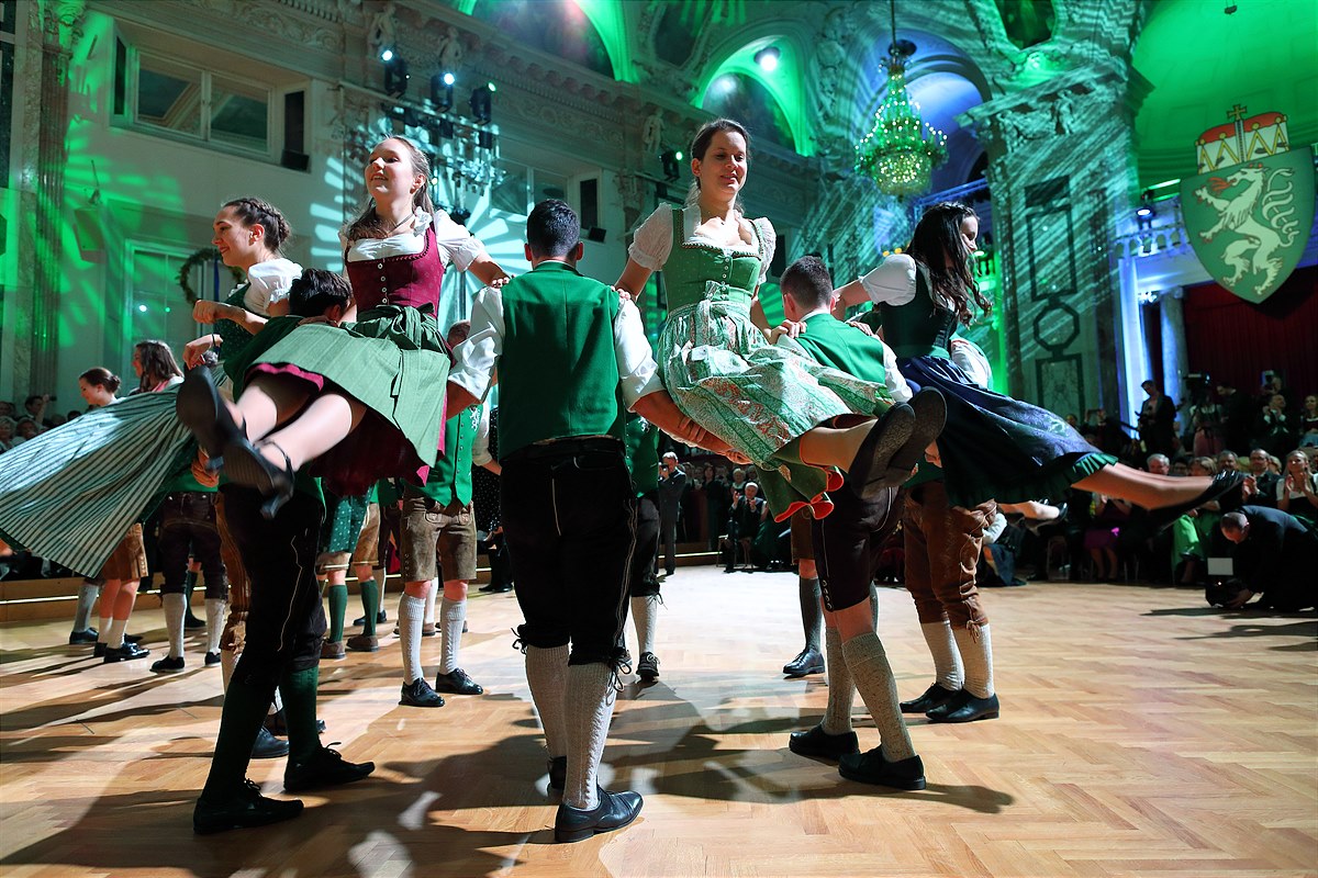 Am 5. März 2022 findet das Tanz-Casting für den SteirerFrühlingsBall in der Tanzschule Eichler in Graz statt.