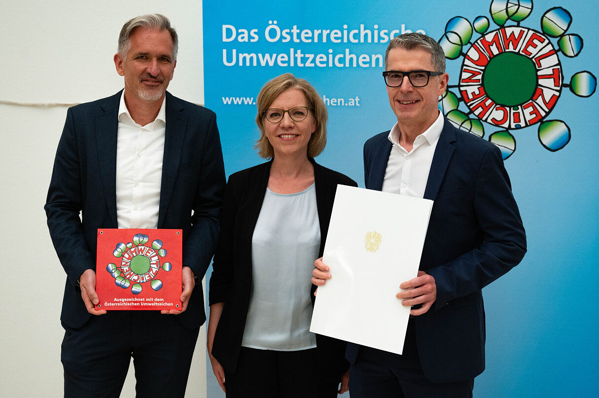 Die Erfolgsgeschichte geht weiter: NATURKRAFT wurde von Bundesministerin Leonore Gewessler erneut mit dem Österreichischen Umweltzeichen geehrt. 
