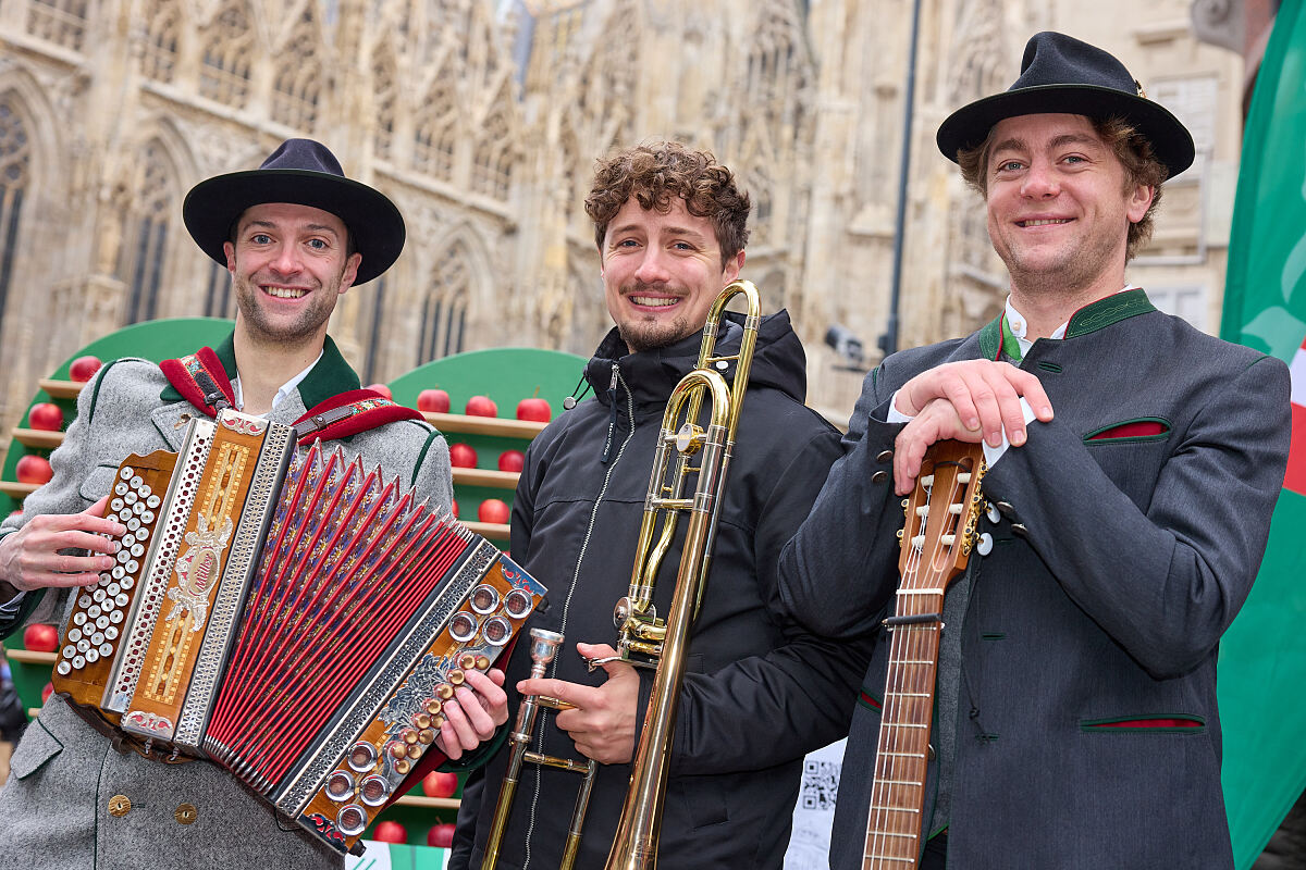 Die Murtaler Kirtagsmusi beim Faschingsbeginn mit dem Verein der Steirer in Wien