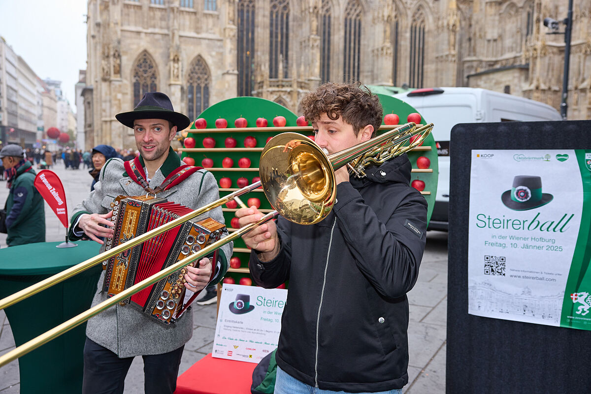 Die Murtaler Kirtagsmusi beim Faschingsbeginn mit dem Verein der Steirer in Wien