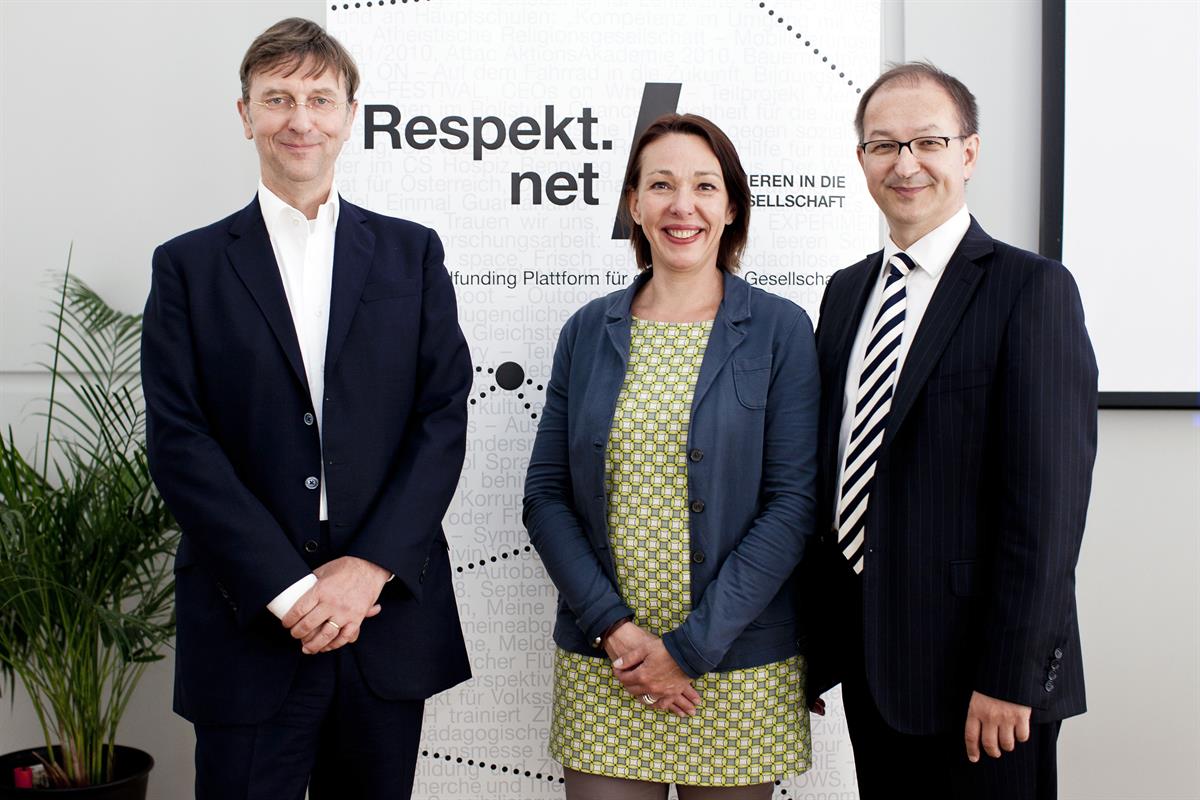 Christian Köck, Christina Matzka und Martin Winkler (v.l.n.r) präsentieren den Transparenz-Rechner SteuernZahlen.at