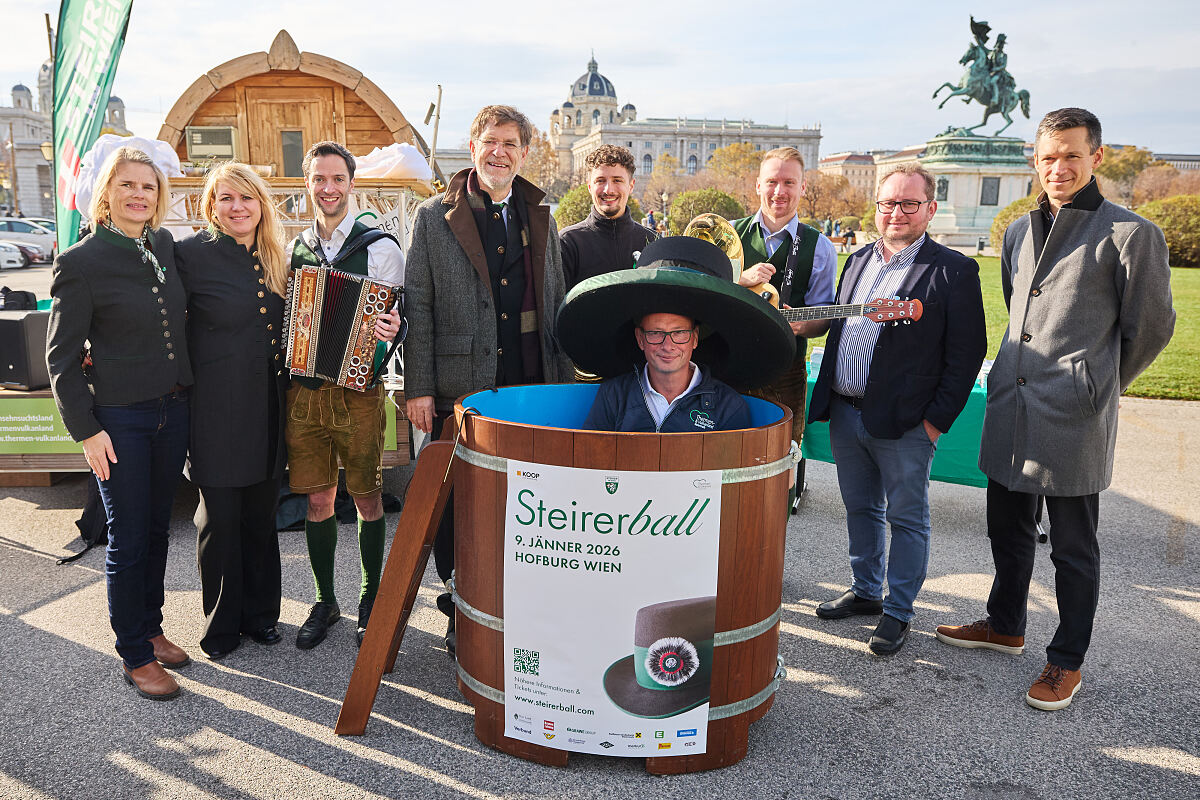 Probe-Saunieren mitten in Wien Heldenplatz-Sauna nimmt Betrieb auf