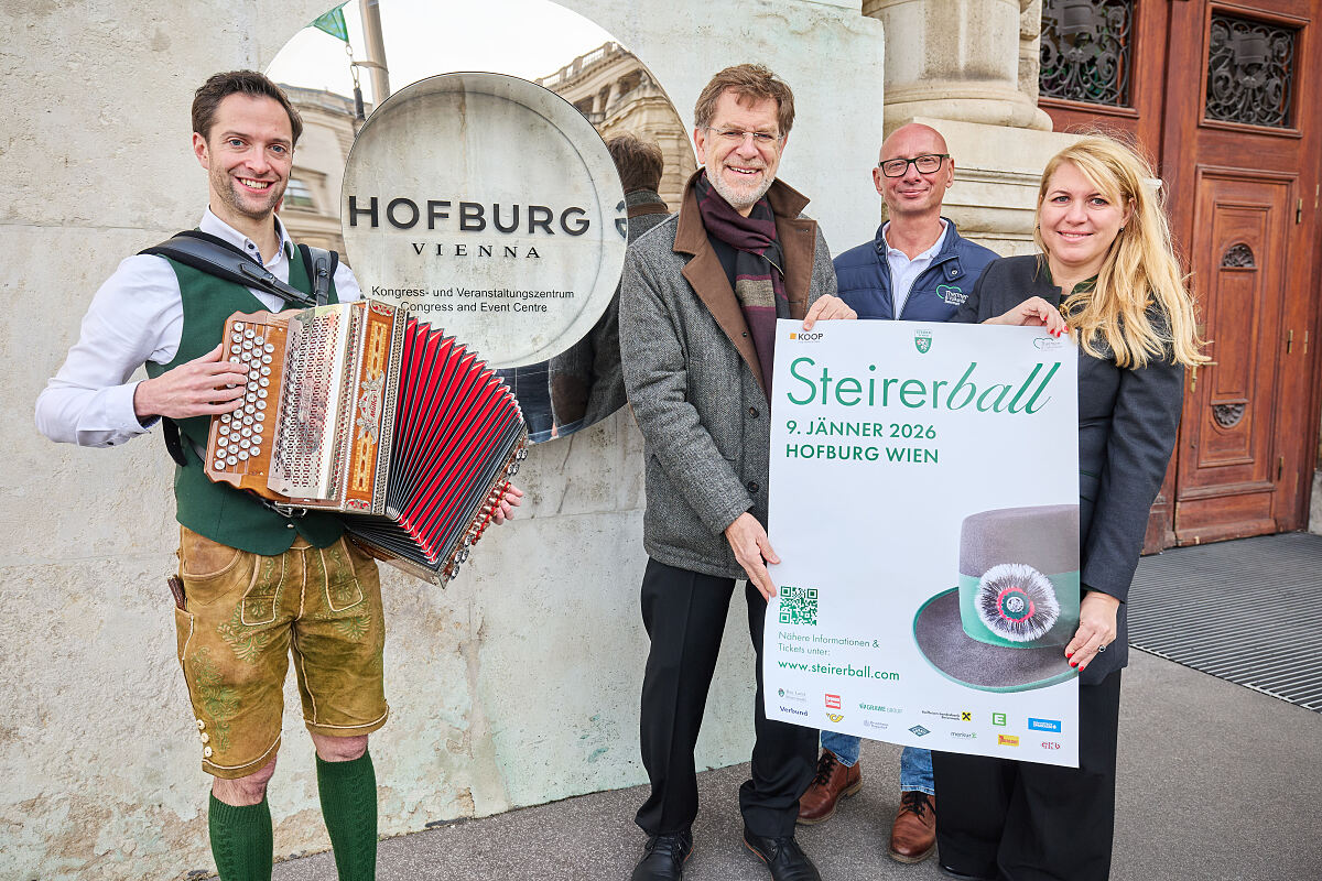 Probe-Saunieren mitten in Wien Heldenplatz-Sauna nimmt Betrieb auf