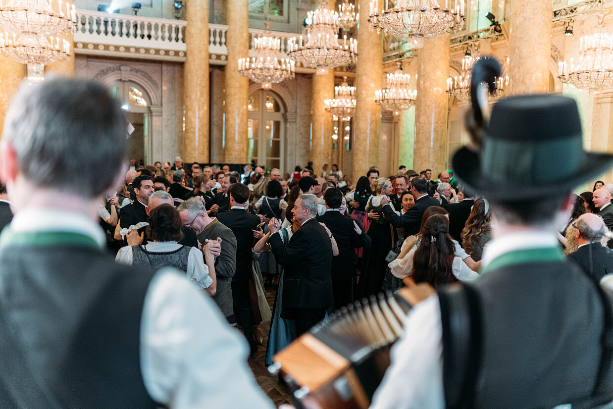 Volkstanzen beim Steirerball 2026
