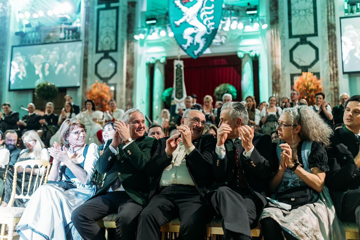 Walter Rosenkranz, Bischof Wilhelm Krauteaschl und Josef Taucher beim Steirerball 2026