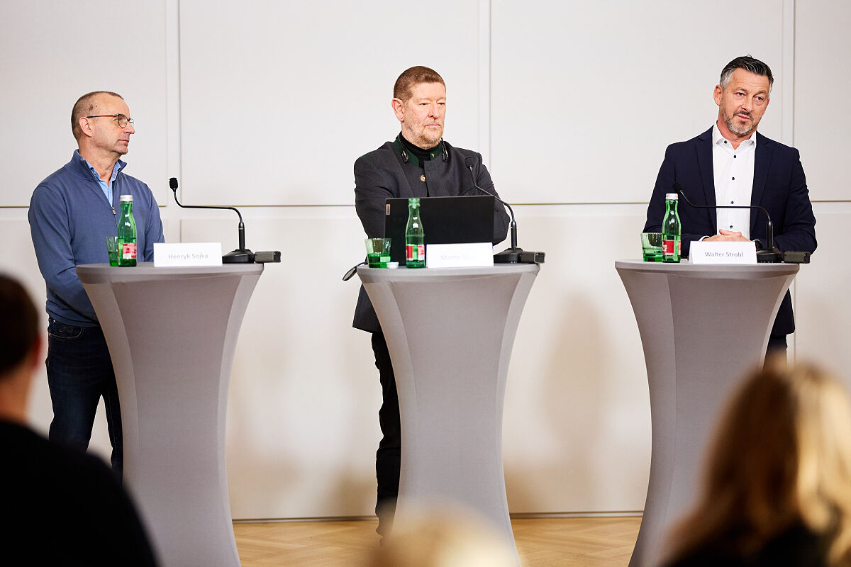 Malermeister Henryk Soyka, Gutachter und Forensiker Martin Geyer und Walter Strobl, Präsident des österreichischen Inkassoverbands und Geschäftsführer der INKO Inkasso GmbH